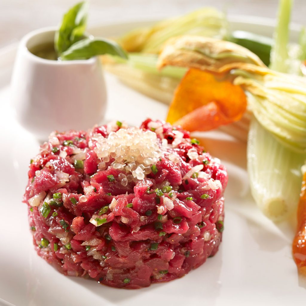 Tartare De B Uf Aux Couteaux Citron Caviar Et Fleur De Courgettes Beauvallet La Viande C